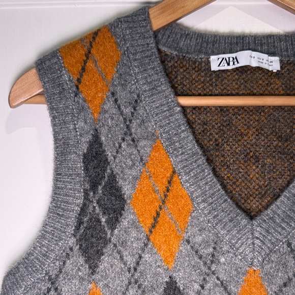 Zara Gray and Orange Argyle Knit Vest - Picture 3 of 5
